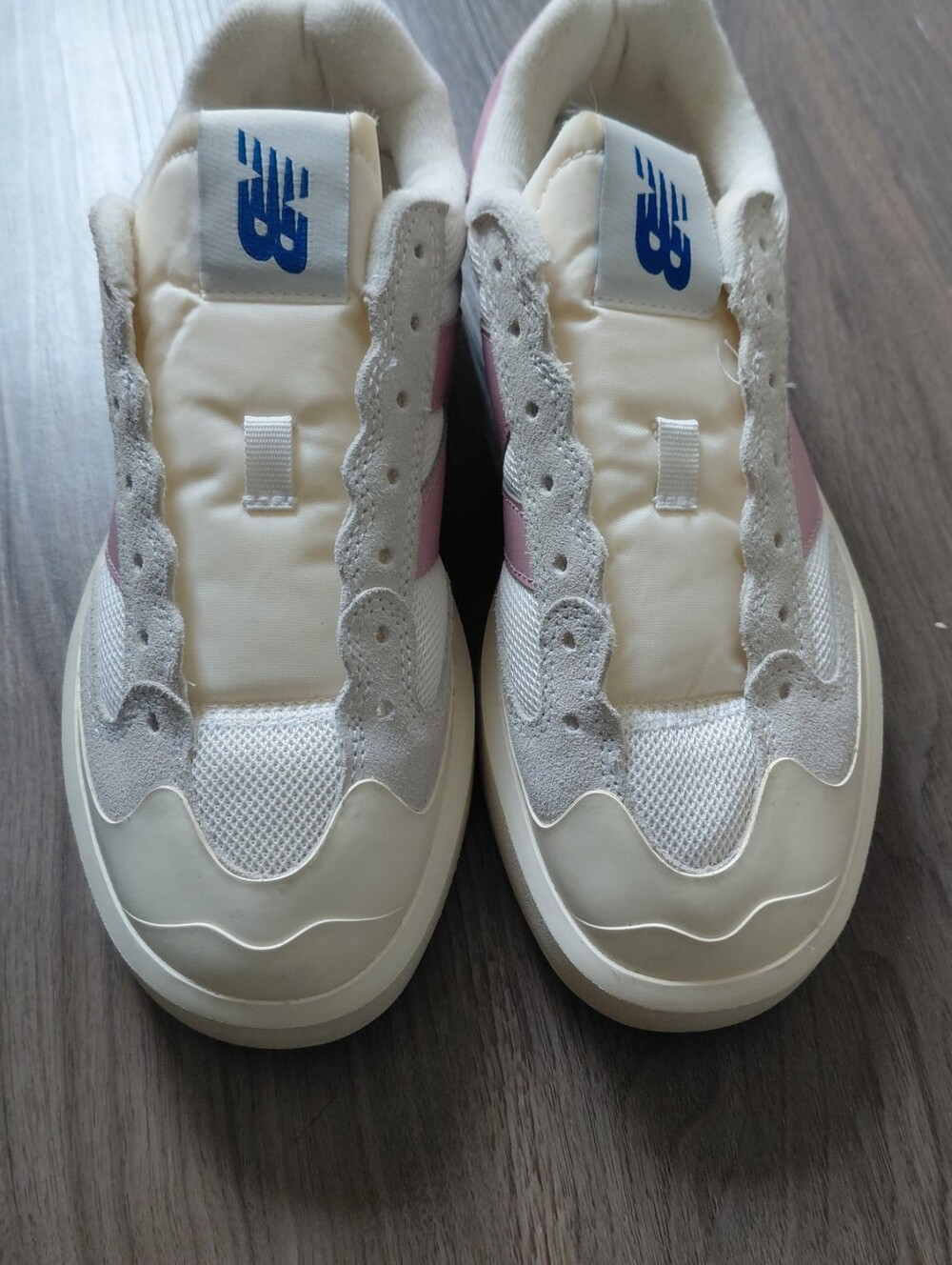 New Balance Women's White and Pink Sneakers - Picture 3 of 10